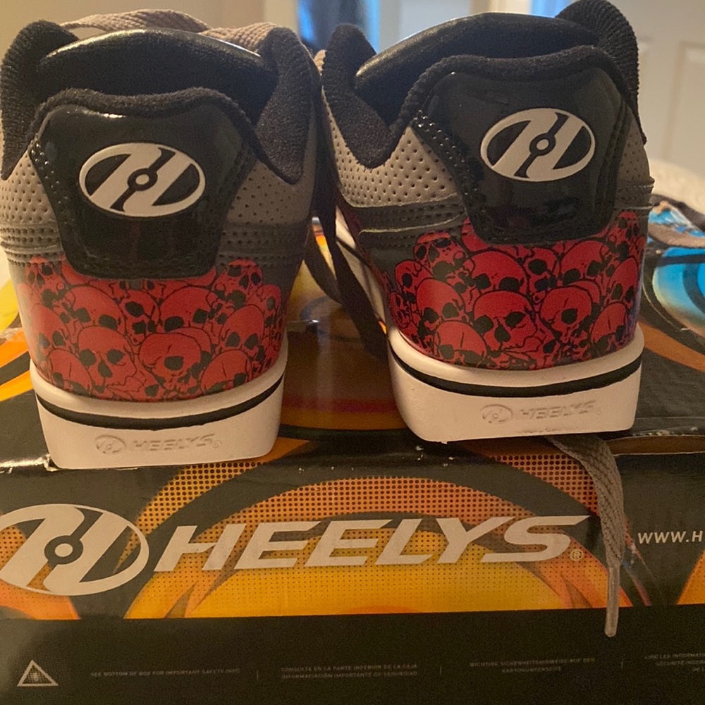 Heelys Sneakers.